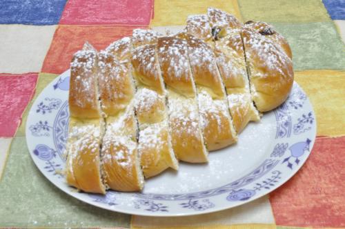 Vánoční vánočka – Střední recept z Česko kuchyně, hotový za 90 a více minut